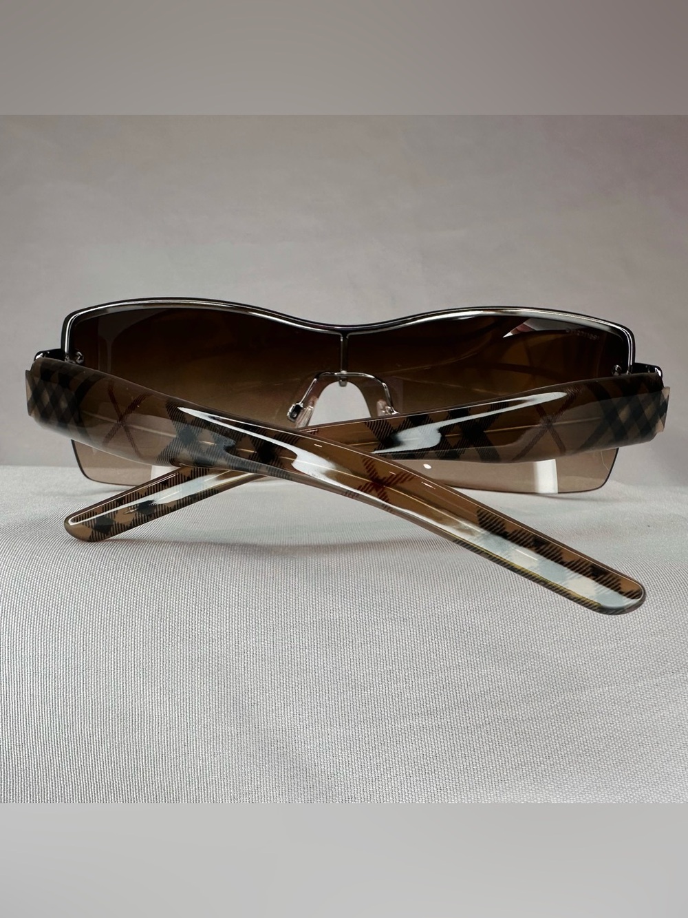 BURBERRY Brown Gradient Shield plaid frame Sunglasses